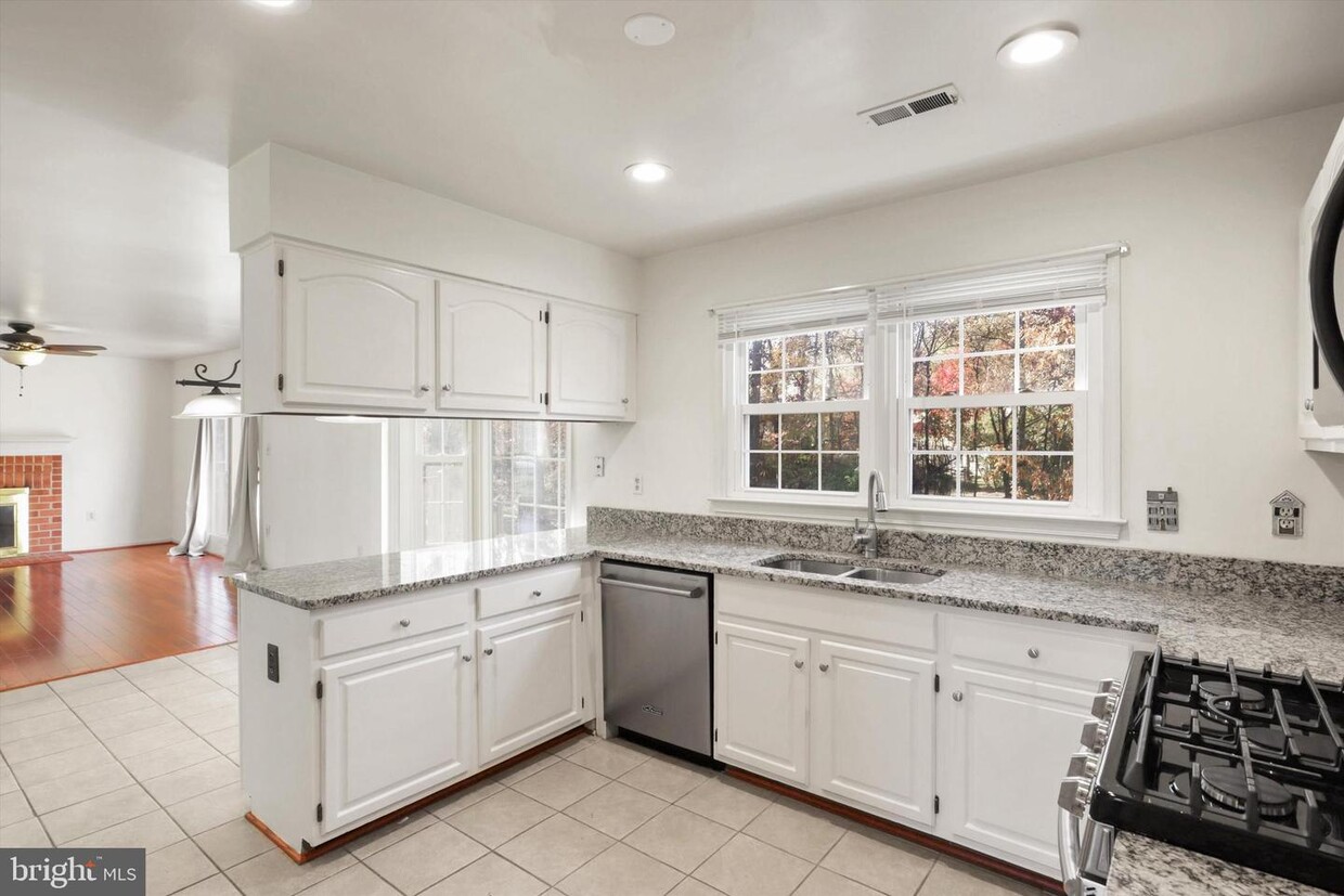 Primary Photo - 44149 Bristow Cir
