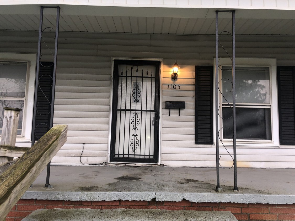 Primary Photo - 1105 East Jefferson Street