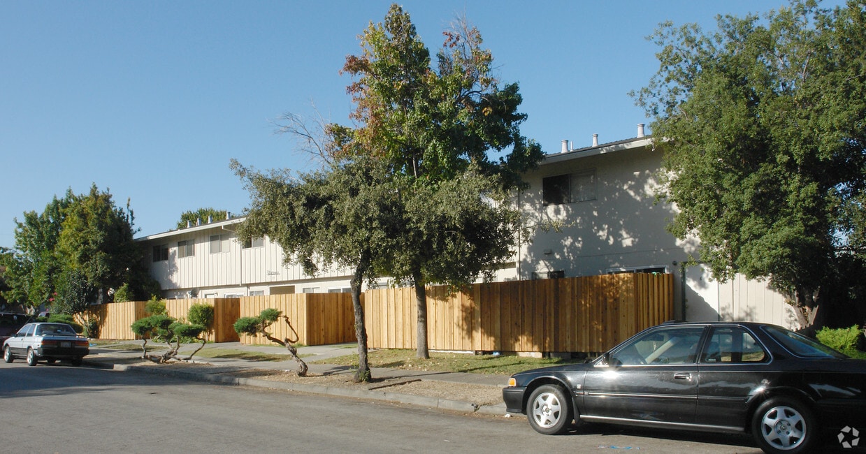 Building Photo - 659 San Luisito Way