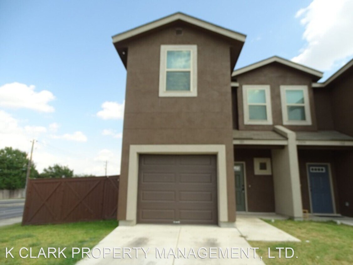 Primary Photo - 3 br, 2.5 bath House - 7054 LAKEVIEW DR #101