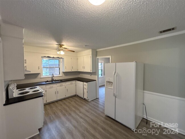 Building Photo - 6607 Elm Forest Dr