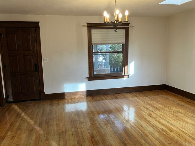 Building Photo - 527 Franklin Ave