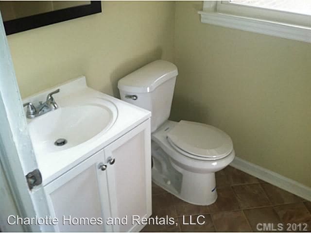 Building Photo - 2512 Juniper Dr