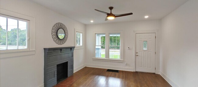 Building Photo - Adorable Red Bank Home!