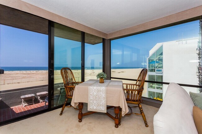 Rare Corner Condo w/Side Windows - 6 Voyage St