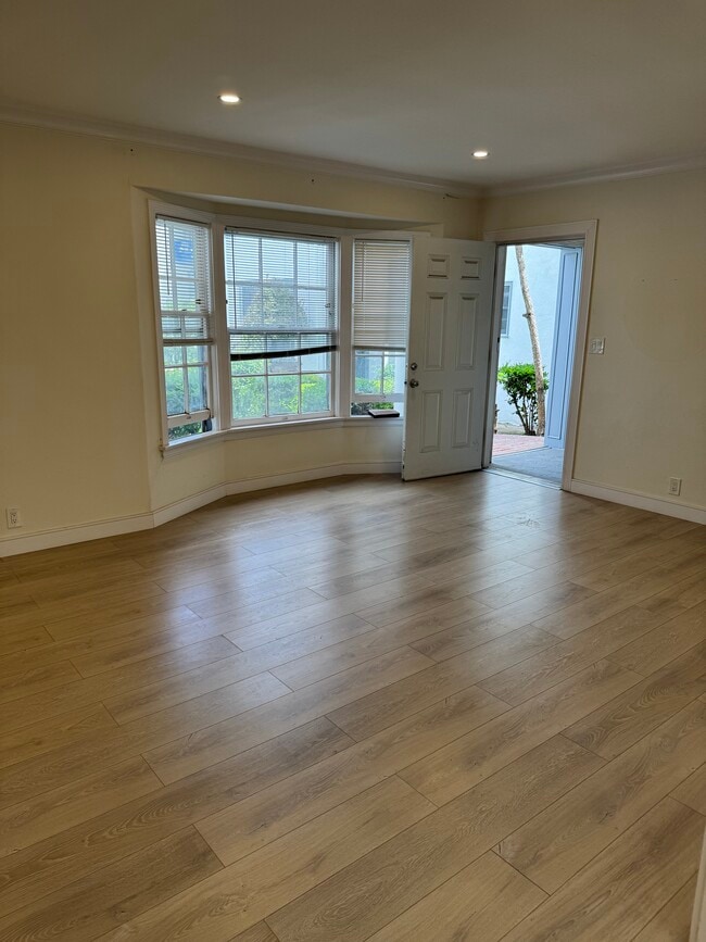 Building Photo - 5154 Marathon St