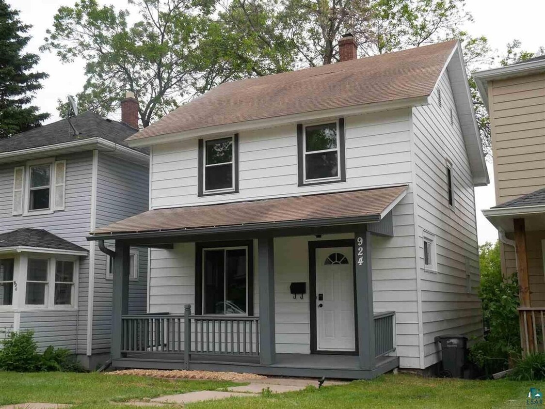 Primary Photo - AVAILABLE JUNE 2025 - Renovated 3 Bed 1 Ba...