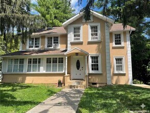 Building Photo - 18 Reservoir Rd