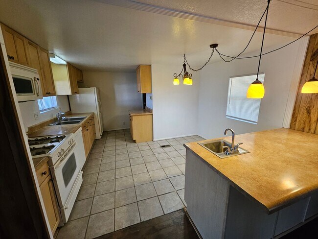 Building Photo - Newly Renovated 2 Bedroom Mobile in Bullhead City