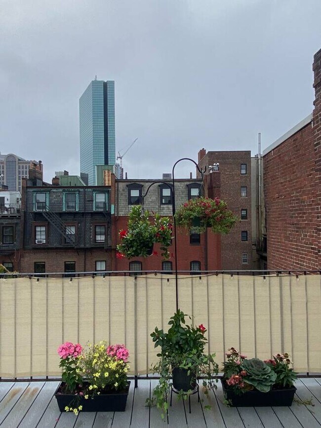 Building Photo - 247 Beacon St