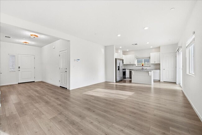 Foto del edificio - 3818 Fong Ranch Rd