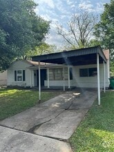 Building Photo - 1003 Largo St