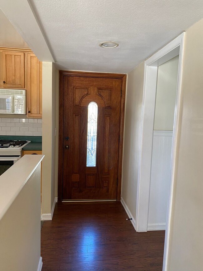 Foto del edificio - Beautiful 4 Bedroom Home for Rent in Huntington Beach