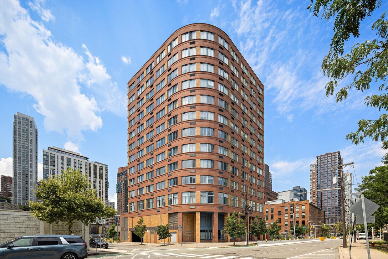 Primary Photo - 311 Washington St