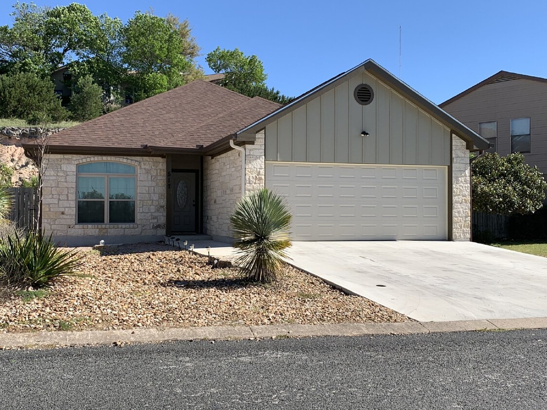 "Charming 3-Bed, 2-Bath on Winding Way in... - "Charming 3-Bed, 2-Bath  on Winding Way in...