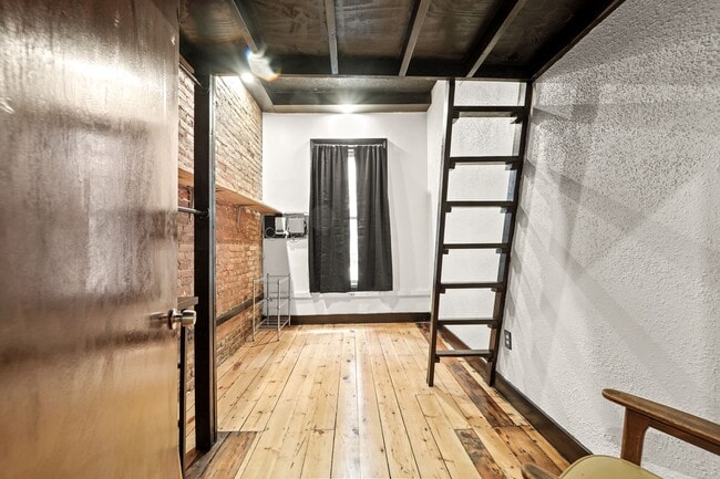 Building Photo - 136 Court St