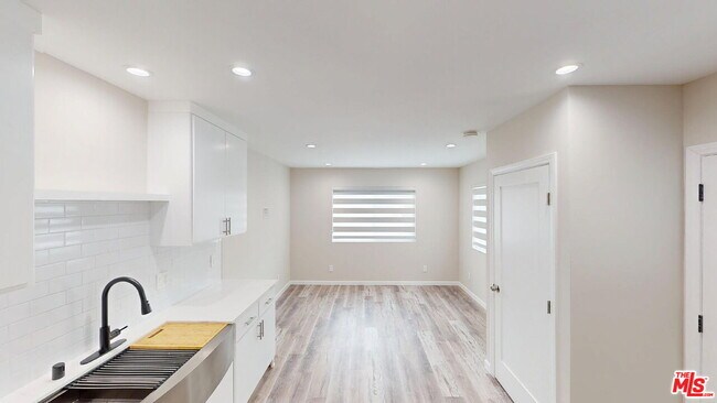 Foto del edificio - 2811 W 46th St