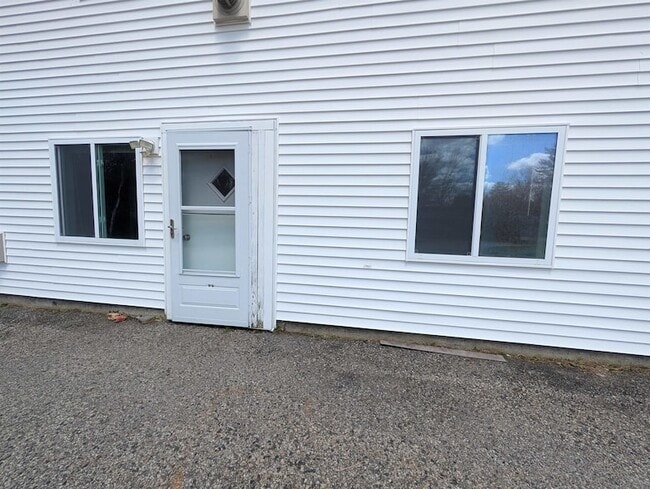 Building Photo - 425 Carl Broggi Hwy