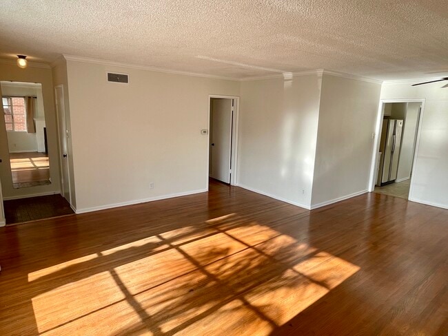 Foto del edificio - 12505 Manor Dr