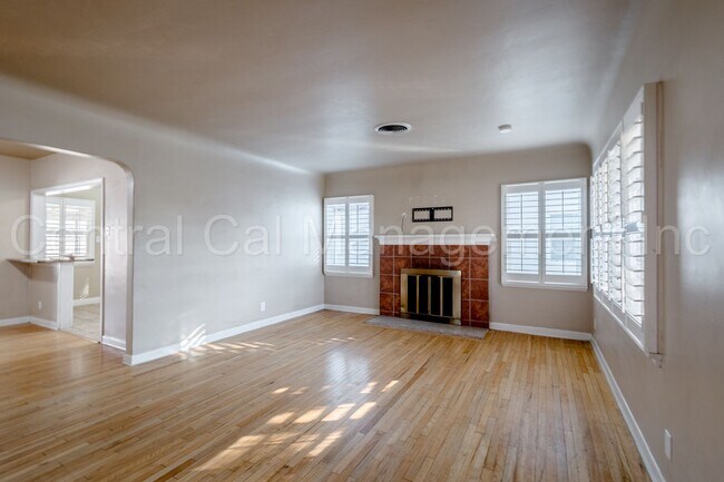 Foto del edificio - 2 Bedroom/1 Bath Home with Bonus Room  - $1650 per month!