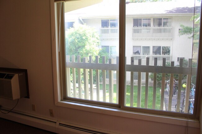 Building Photo - 2707 Valmont Rd