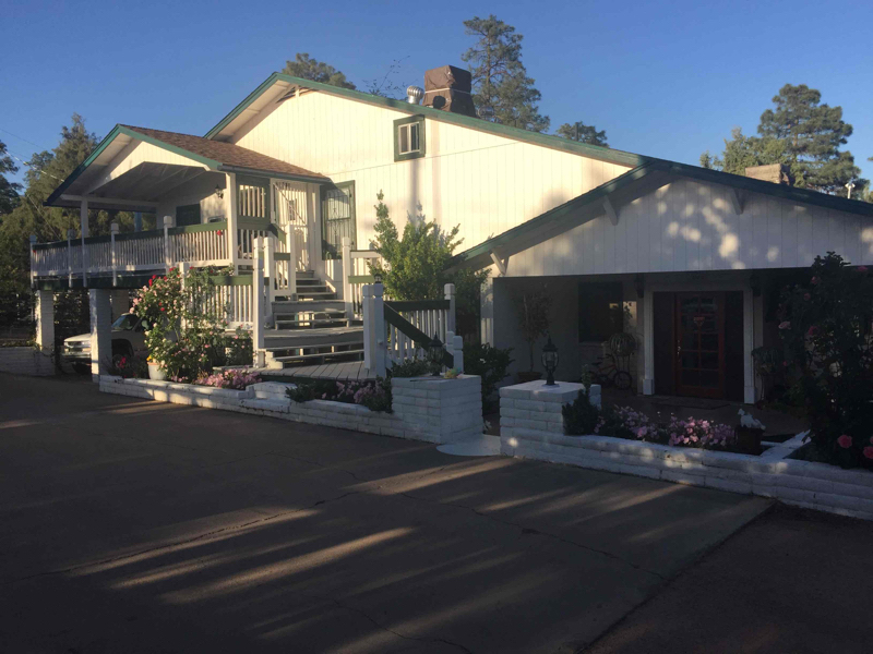Foto principal - 605 N Spur Dr