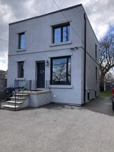 Building Photo - 899 Lakeshore Rd E