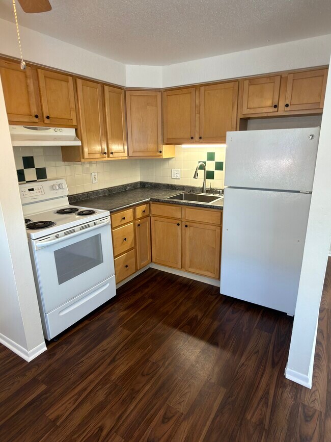 Foto del edificio - 2330 S University Blvd