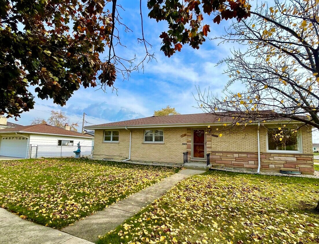 Foto principal - 8444 W Betty Terrace