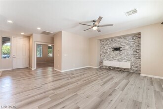 Building Photo - 9440 Highview Rock Ct