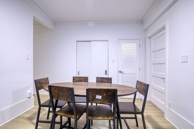 Building Photo - 1245 Rue St Marc