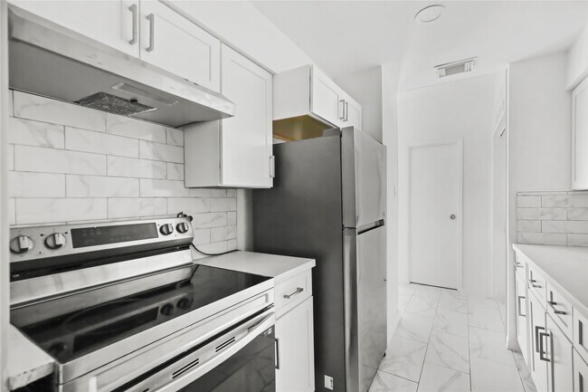 Foto del edificio - 2409 Bering Dr