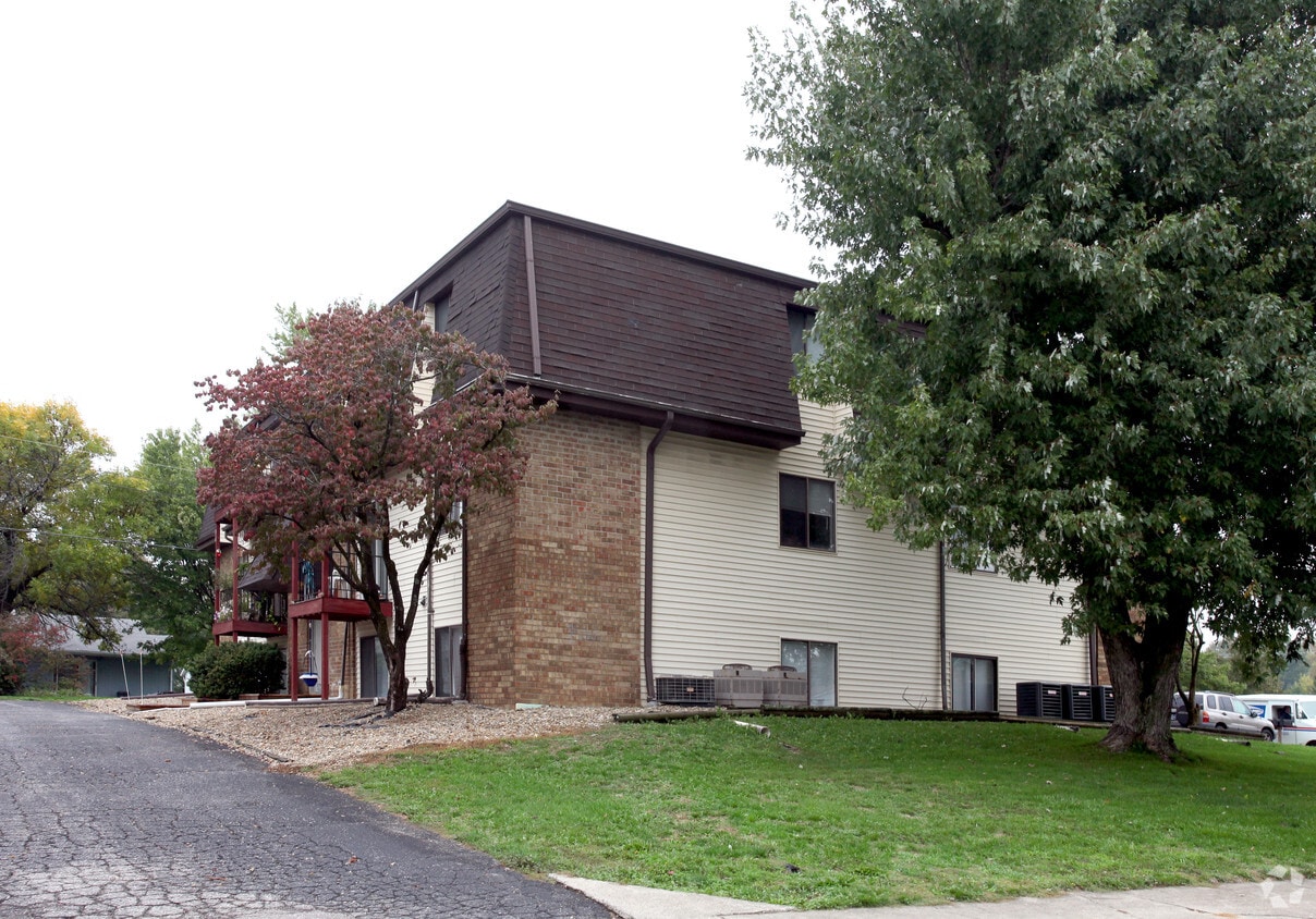 Building Photo - 400 Parkway Dr