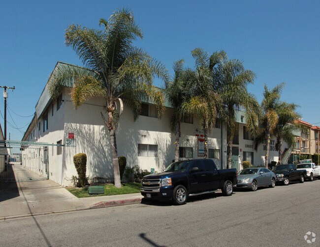13637 Cordary Ave Apartments Hawthorne, CA