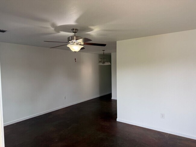 Foto del edificio - 2 Bed 2 Bath Duplex