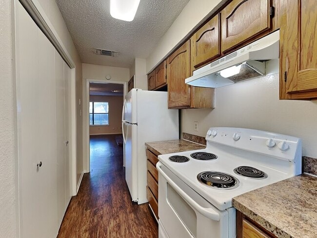 Foto del edificio - 930 Southmoor Dr