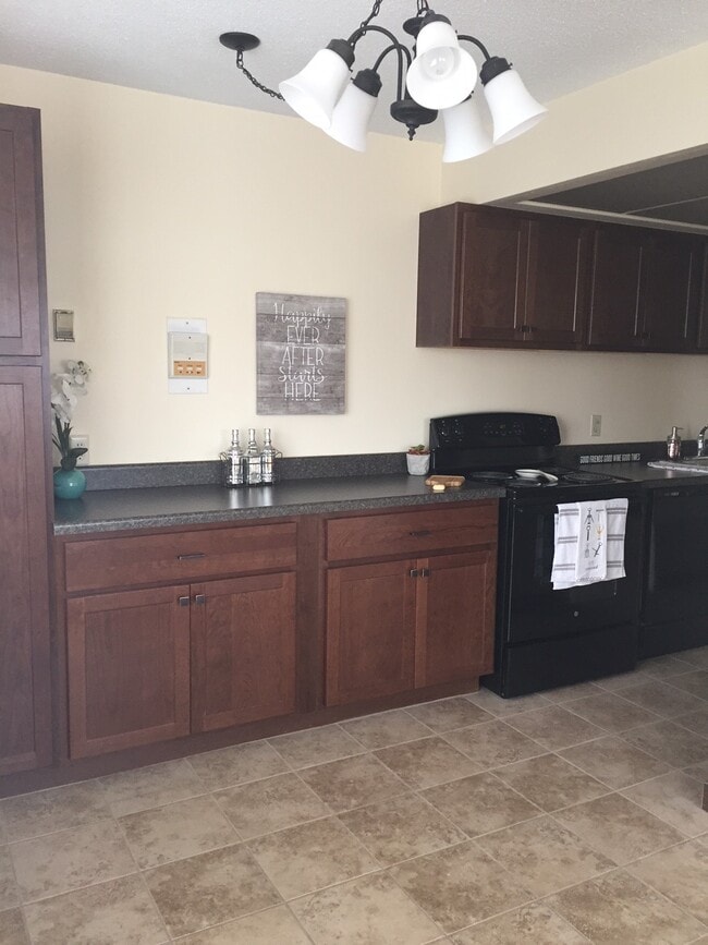 Lake Summit Apartments 2233 N Summit Ave Milwaukee, WI