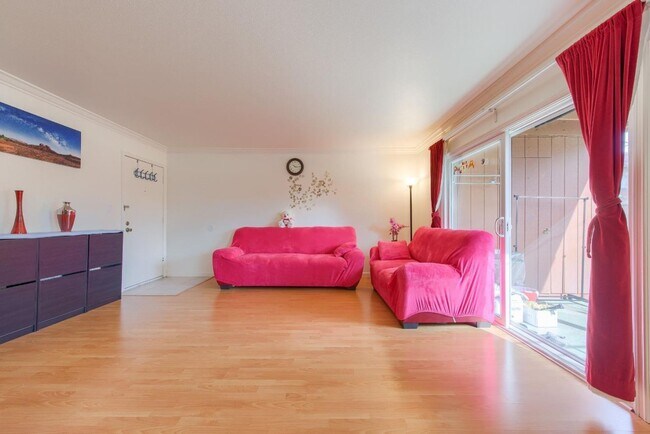 Building Photo - AVAILABLE NOW! $3,190 / 3 BR STUNNING CENT...