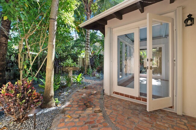 Foto del edificio - 3791 El Prado Blvd