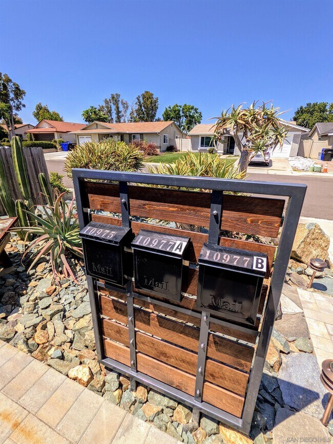Building Photo - 10975 Bali Ln