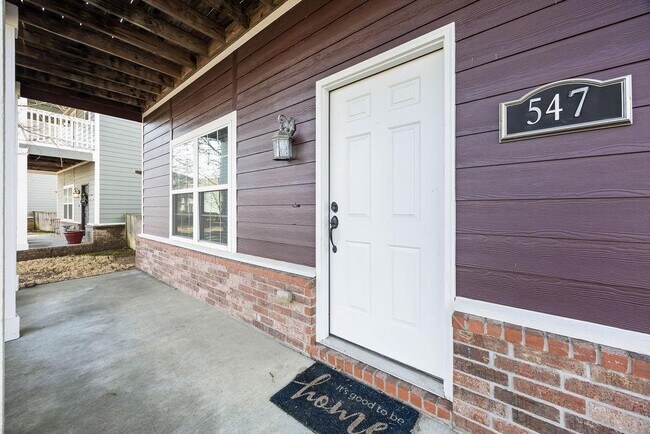 Foto del edificio - 547 N Longfellow Ln