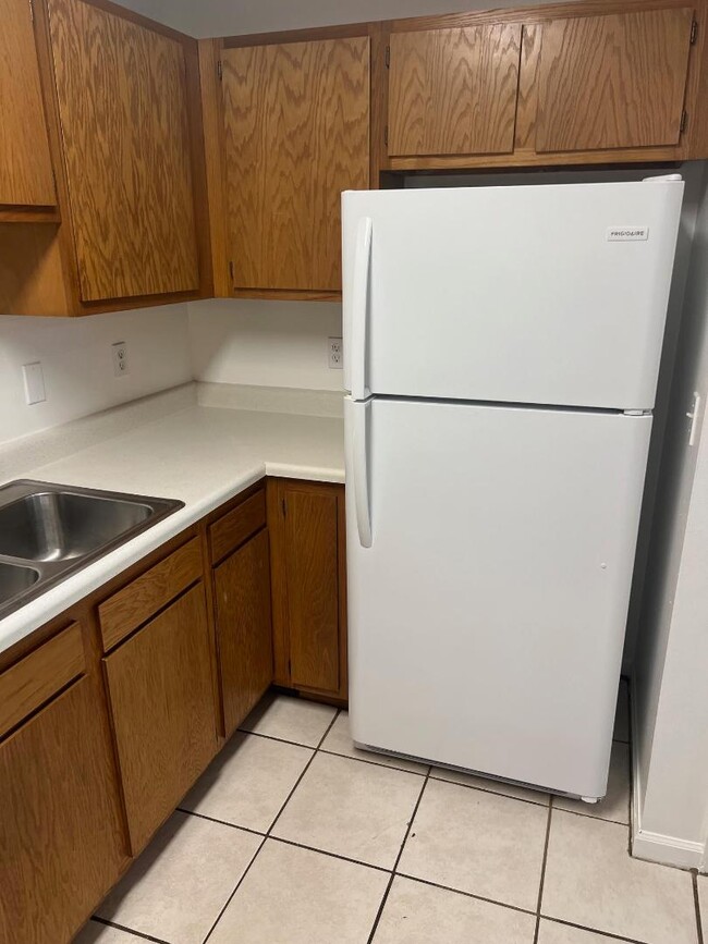 Building Photo - 100 Kazmira Ct