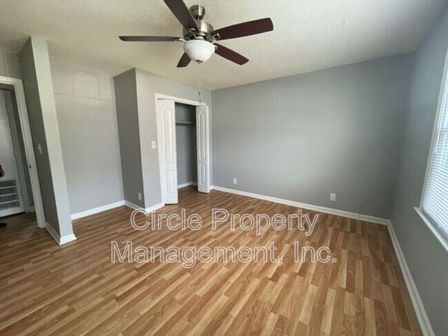 Foto del edificio - 111 Claybill Dr