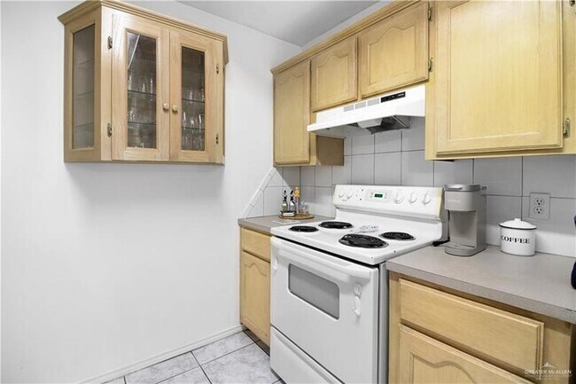Building Photo - 905 Los Ebanos Ct