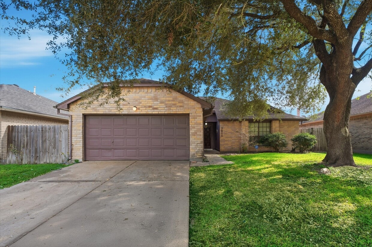 Foto principal - 7011 Lost Thicket Dr