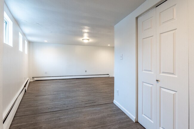 Building Photo - 2233 Arlington Ave