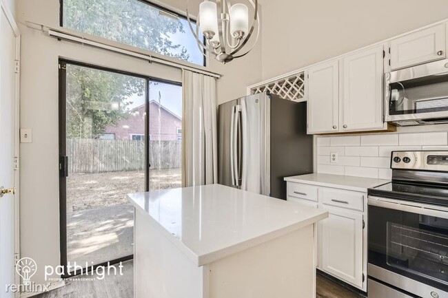 Foto del edificio - 3 br, 2 bath House - 304 Mahogany Drive UNIT