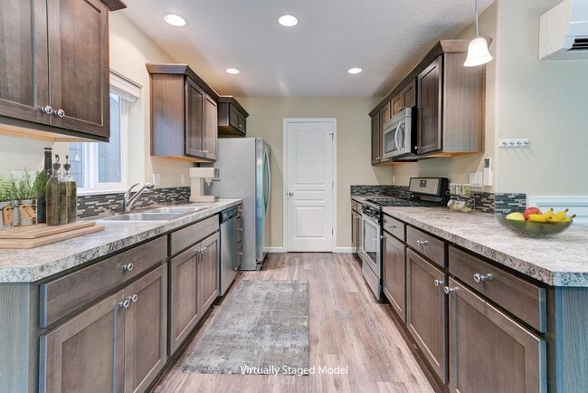 Building Photo - Beautiful Home!  Close to Downtown Hillsboro!