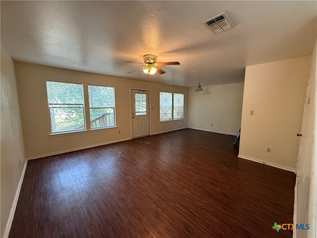 Foto principal - 1002 Sagewood Trail