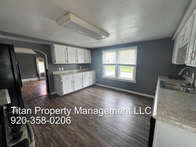 Building Photo - 180 Vincent St